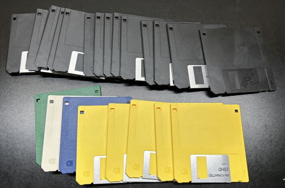 Lot of 25 - 3.5" Floppy Disks - Maxell & Imation - 1.44MB 2SHD - Never Used